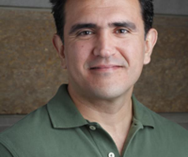 Former Kellogg Visiting Fellow Manolo E. Vela Castañeda